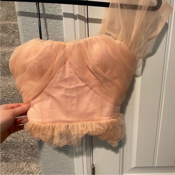 Revolve Marnie Top in Champagne Pink
NBD xs - Picture 7 of 11